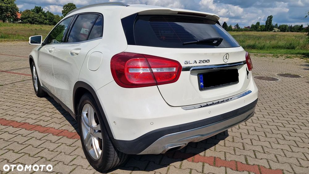 Mercedes-Benz GLA - 9