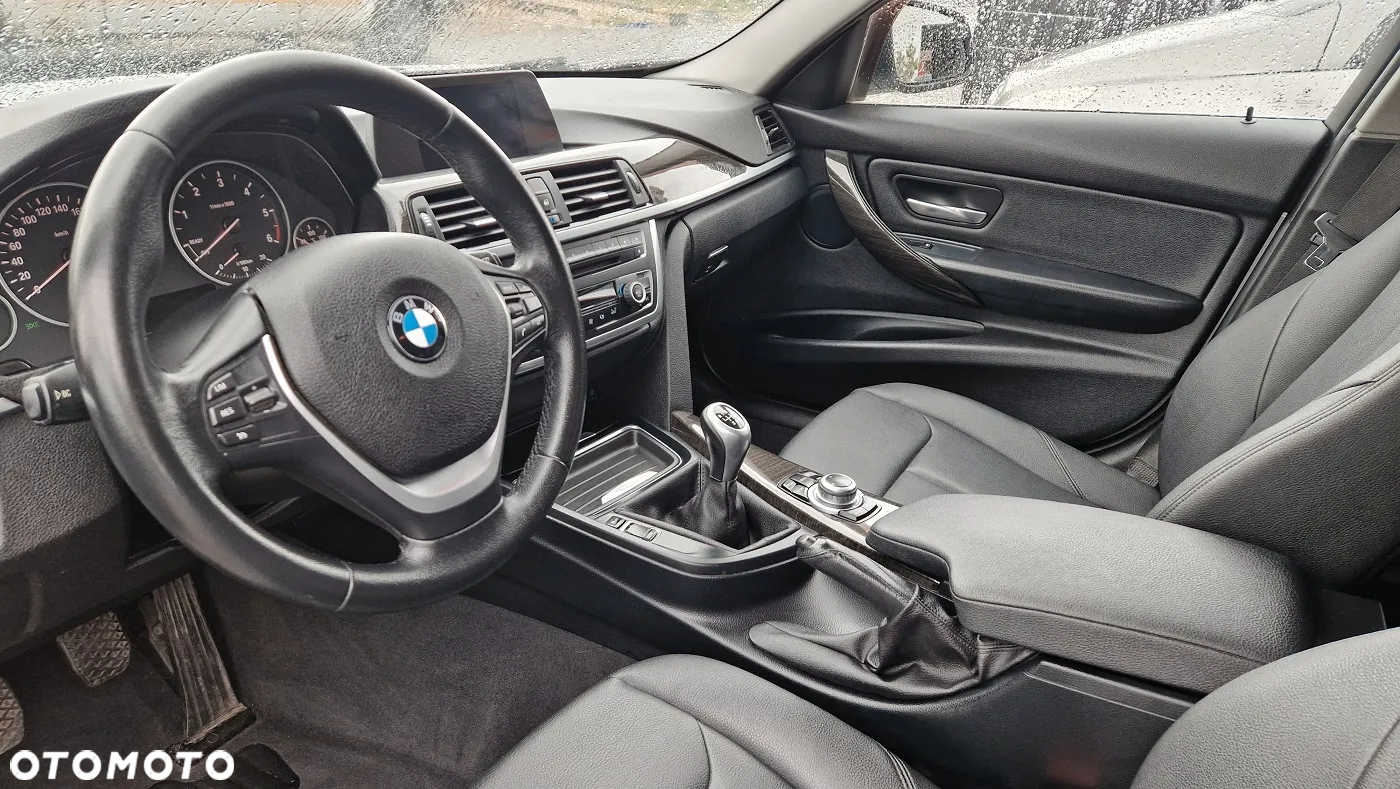 BMW Seria 3 320d Luxury Line - 9