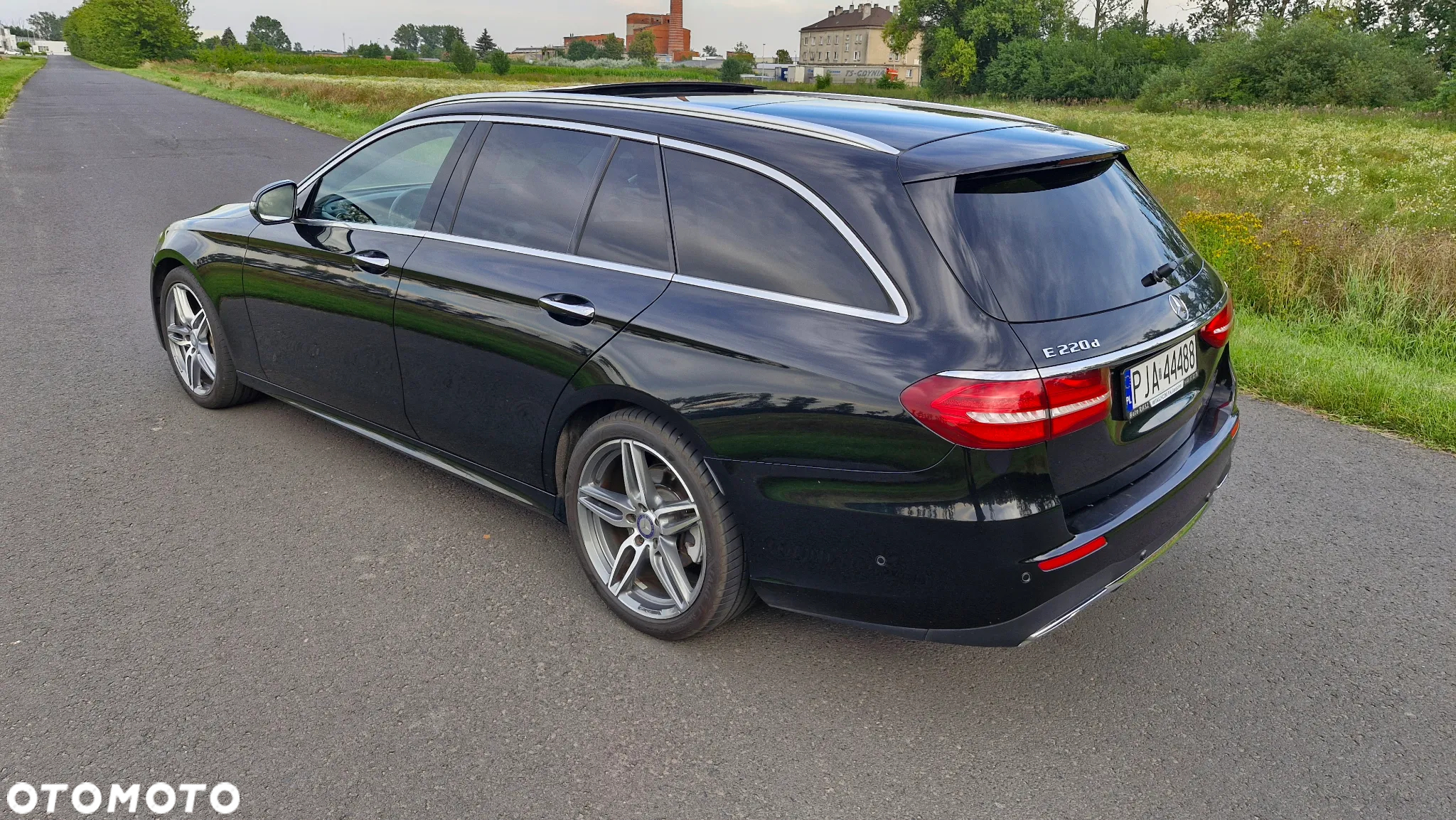 Mercedes-Benz Klasa E 220 d T 9G-TRONIC AMG Line - 13