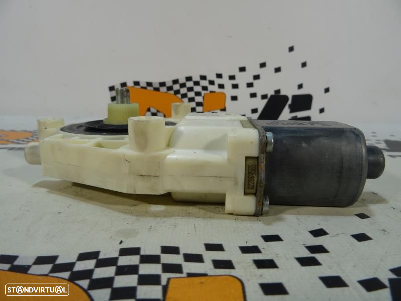 Motor Do Elevador De Vidros Mercedes-Benz C-Class (W204)  0130822442 / - 3