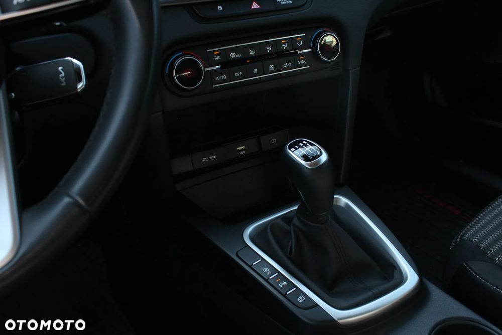 Kia Ceed 1.5 T-GDI M - 17