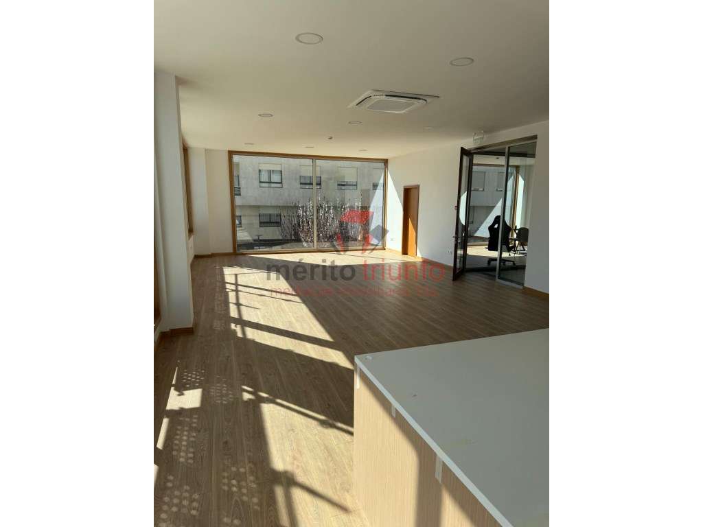 Espaço Comercial p/ Arrendamento c/ 102m² e Varanda com 57m² - Vila... - Grande imagem: 5/15