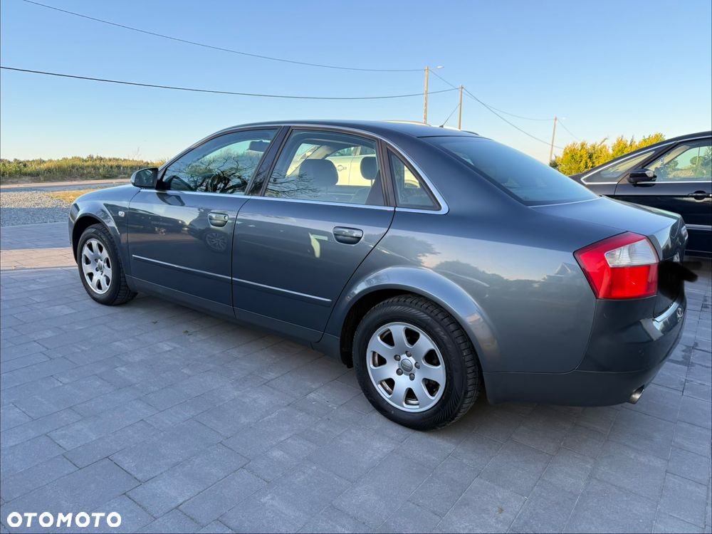 Audi A4 Limousine - 4