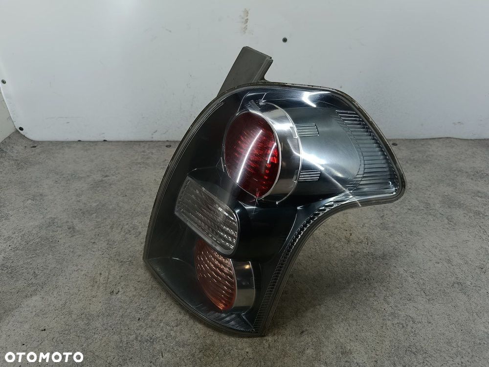 LAMPA TYLNA PRAWA TOYOTA COROLLA VERSO II FARBA - 7