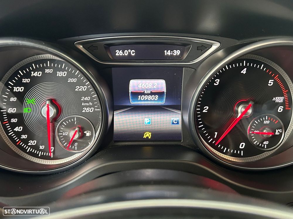 Mercedes-Benz CLA 200 d Shooting Brake AMG Line - 15