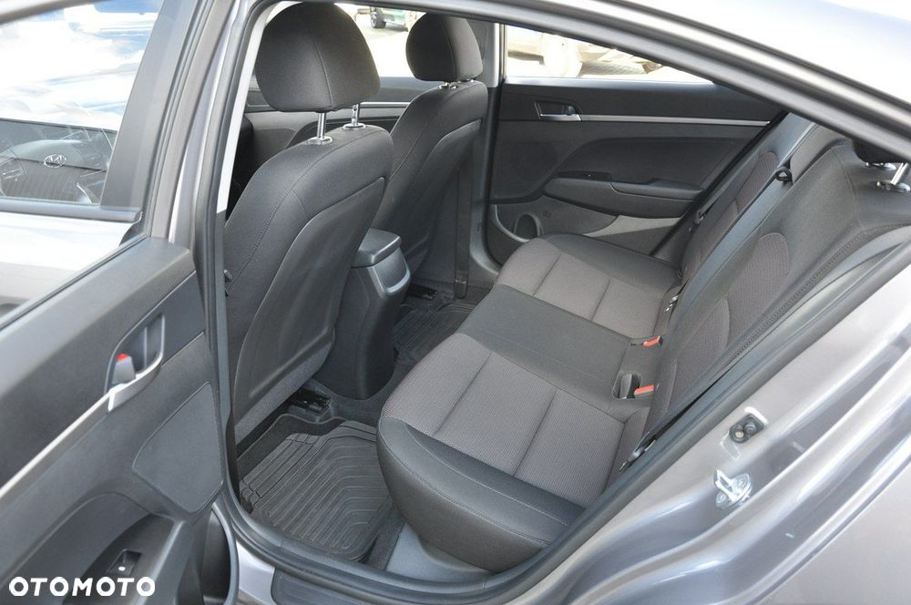 Hyundai Elantra - 19