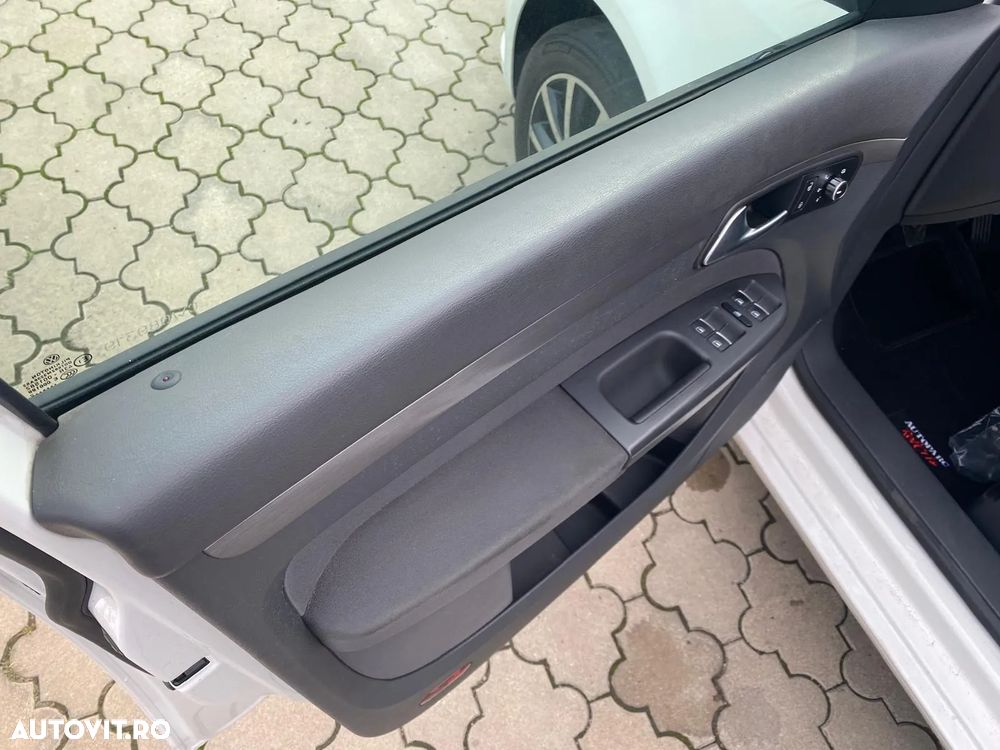 Volkswagen Touran - 27