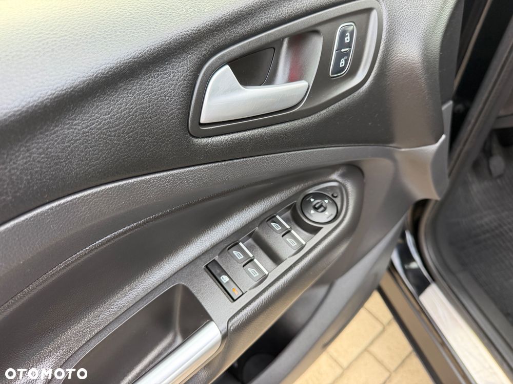 Ford Kuga 2.0 TDCi 2x4 Titanium - 19