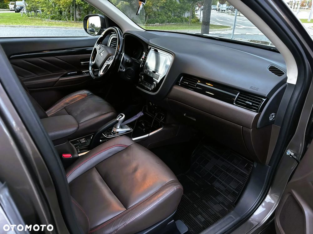 Mitsubishi Outlander Instyle NAVI + - 14