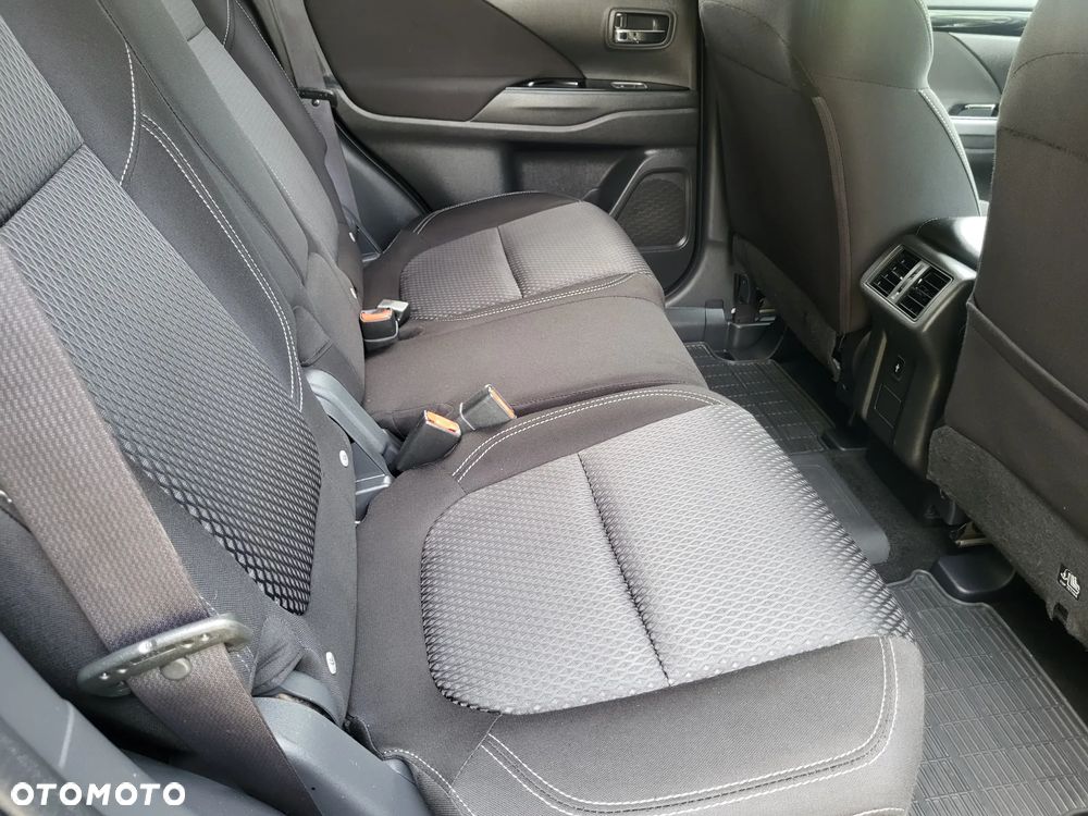 Mitsubishi Outlander 2.0 4WD Top - 28