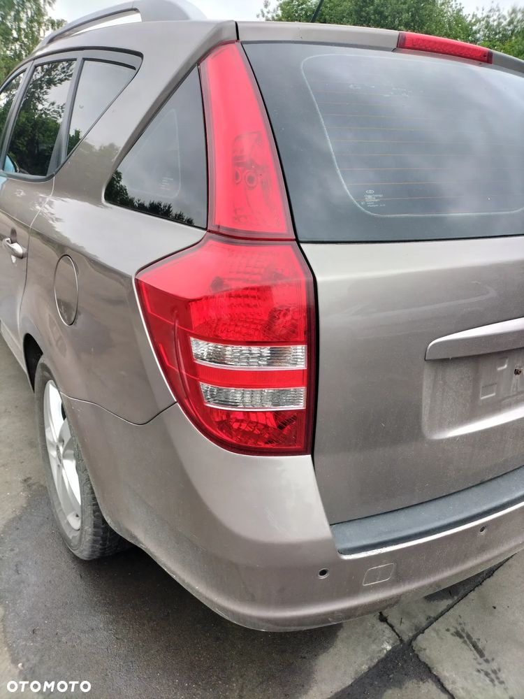 DRZWI LEWE PRAWE TYŁ KIA CEED I KOMBI 2.0 CRDI 140 KM D4EA KOD LAK.8Q - 16
