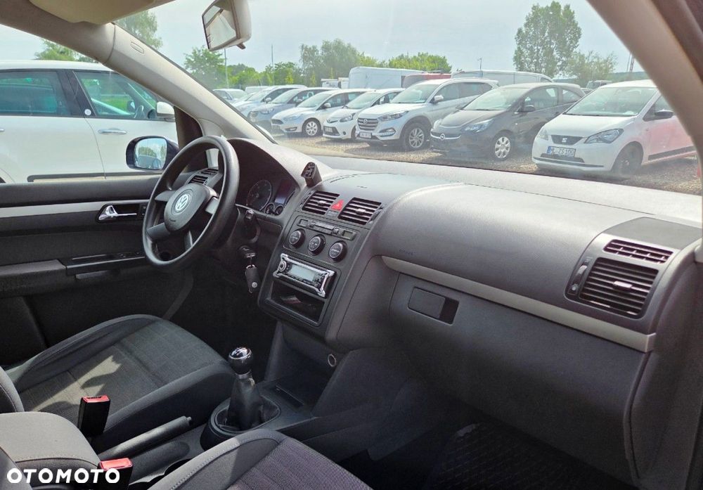 Volkswagen Touran - 25