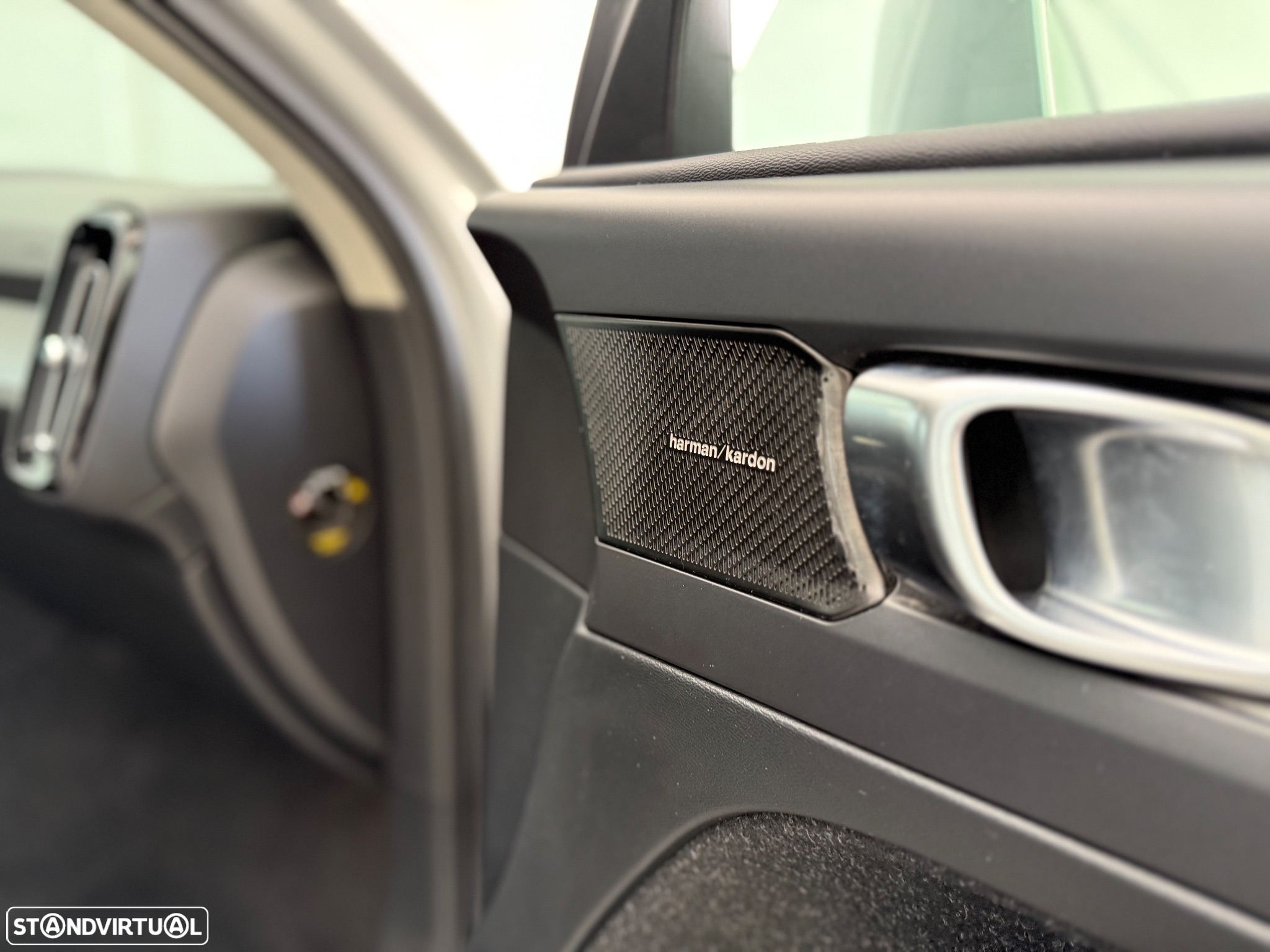 Volvo XC 40 1.5 T3 Momentum Tech Edition - 20