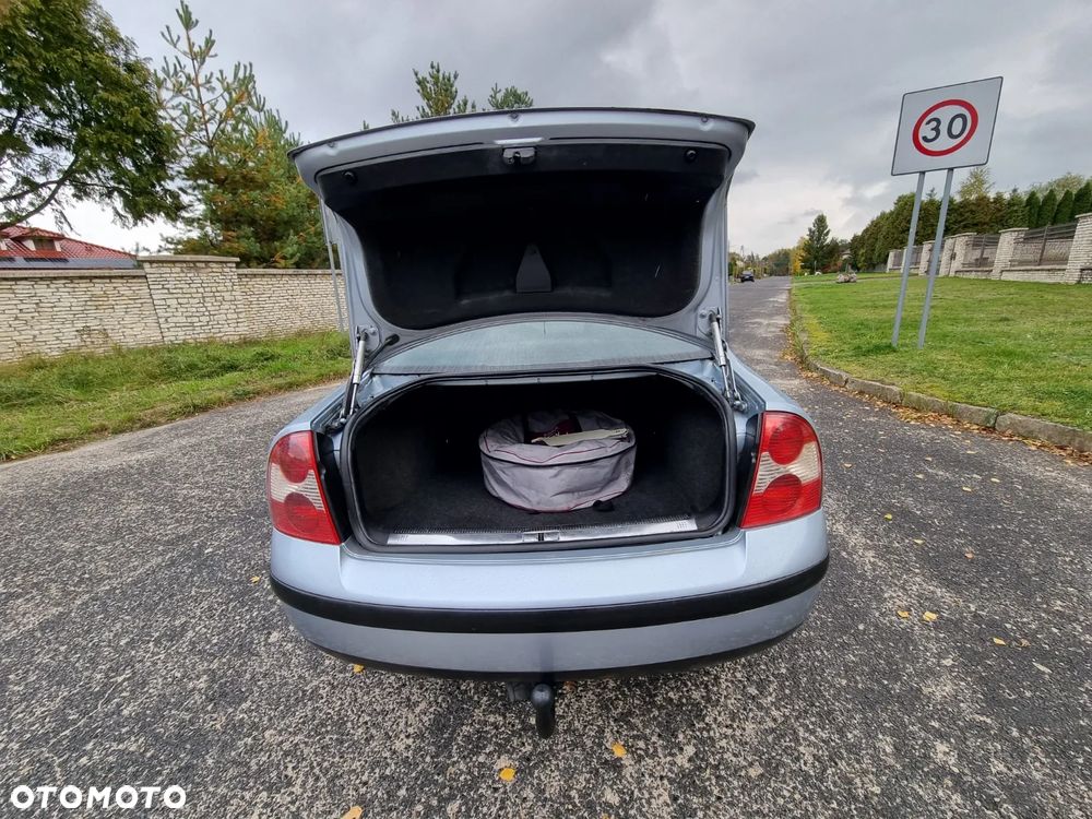 Volkswagen Passat 1.6 Comfortline - 13