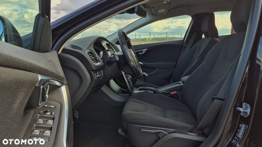 Volvo V40 T3 Momentum - 17