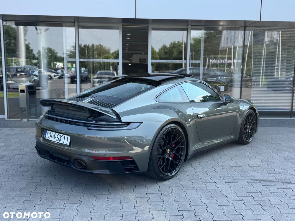 Porsche 911 Carrera 4 GTS - 7