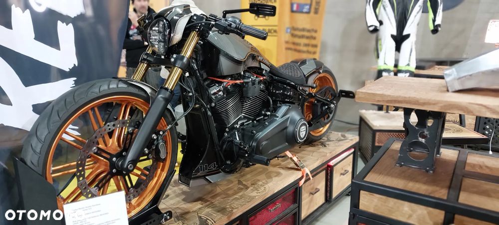 Harley-Davidson Softail Breakout - 18