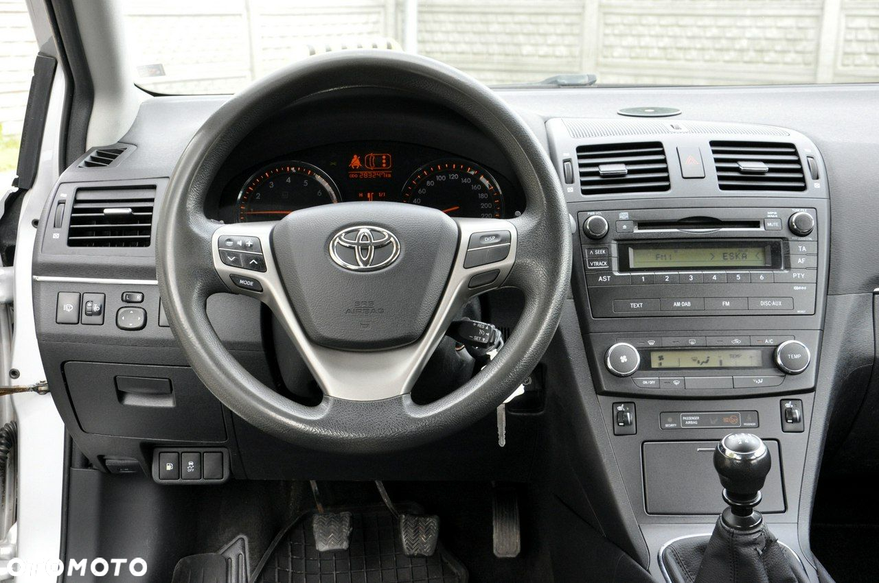 Toyota Avensis Combi 1.6 Sol - 36