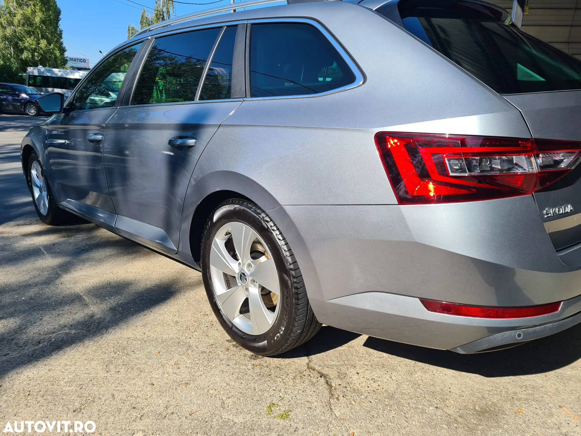 Skoda Superb 1.6 TDI DSG Ambition - 19