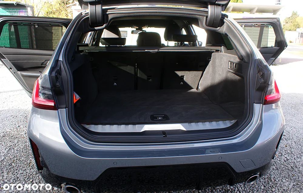 BMW Seria 3 330e xDrive M Sport - 32