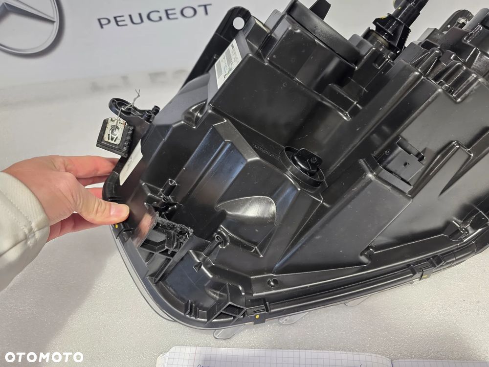 DACIA DUSTER II 17- PRAWA ŁADNA LAMPA PRZEDNIA PRZÓD NR 260101133R NR AUKCJI LPP275 - 10