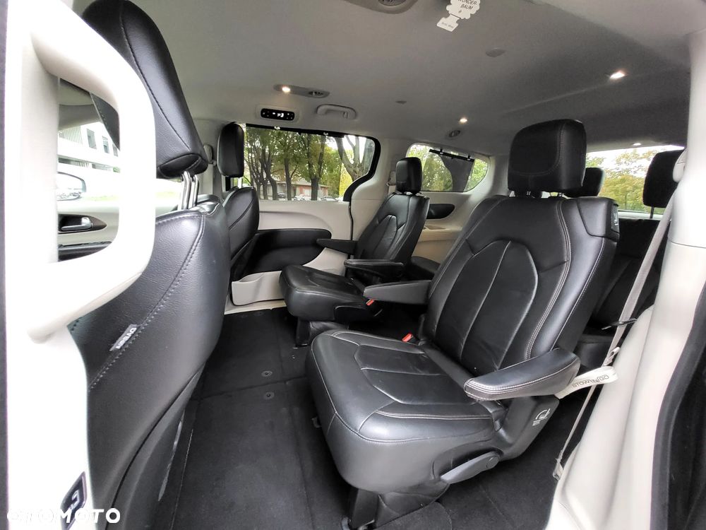 Chrysler Pacifica - 20