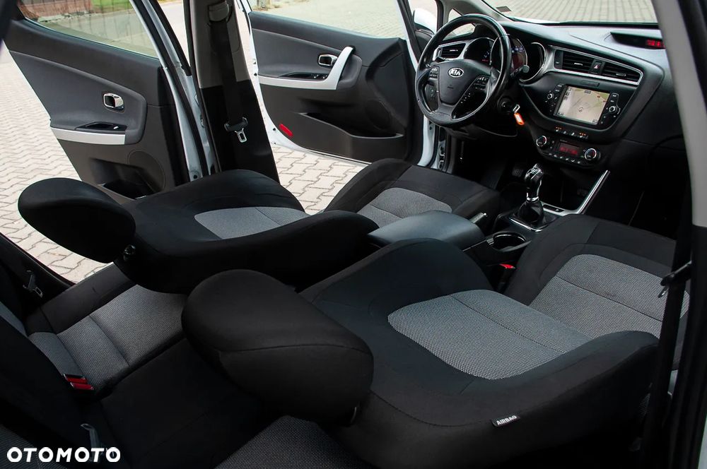 Kia Ceed 1.6 CRDi 136 ISG Platinum Edition - 34