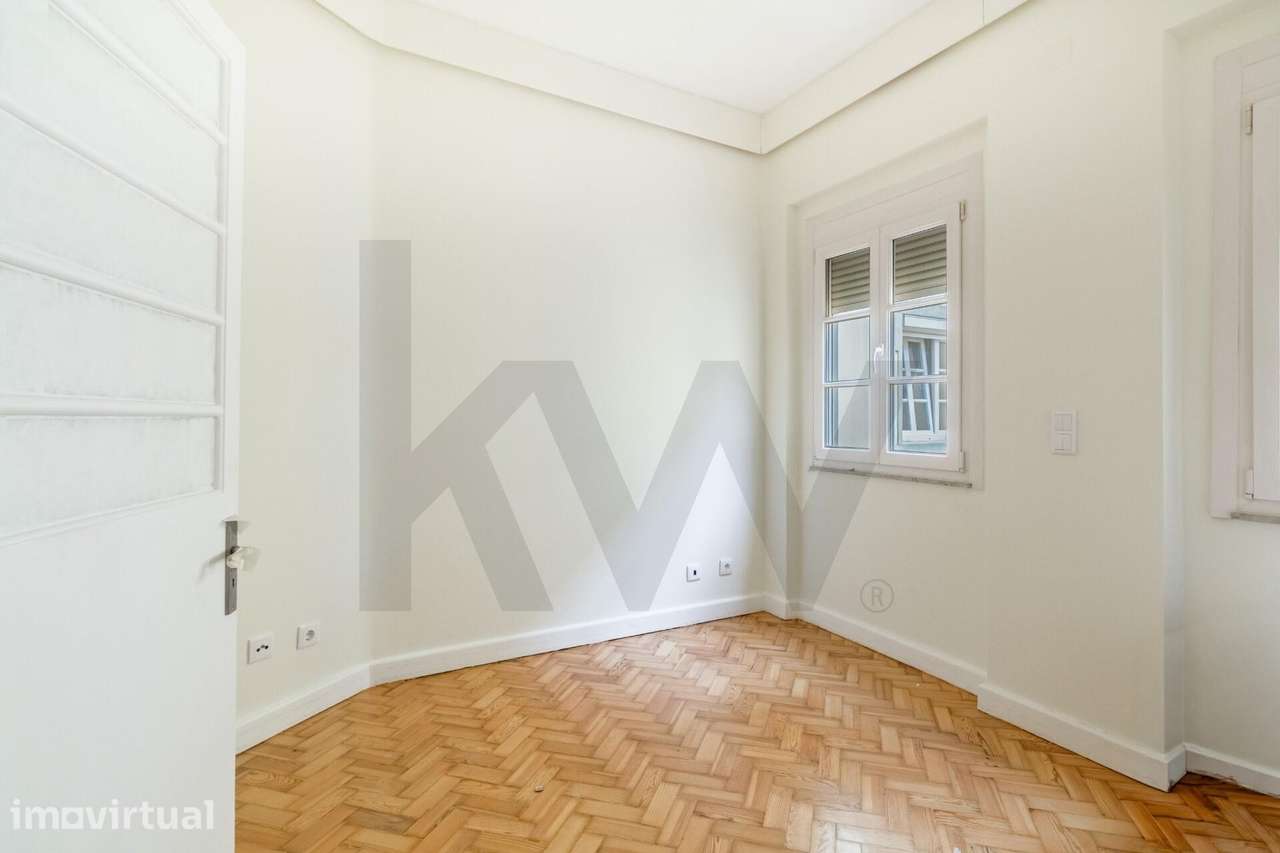 Apartamento T4 com Garagem na Avenida Defensores de Chaves - Grande imagem: 5/18