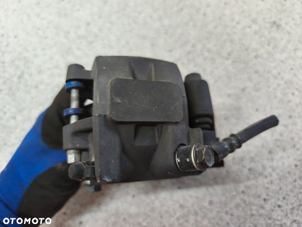 Zacisk hamulcowy tylny, klocki hamulcowe tył, jarzmo Kawasaki Z900 Z 900 2022 - 3