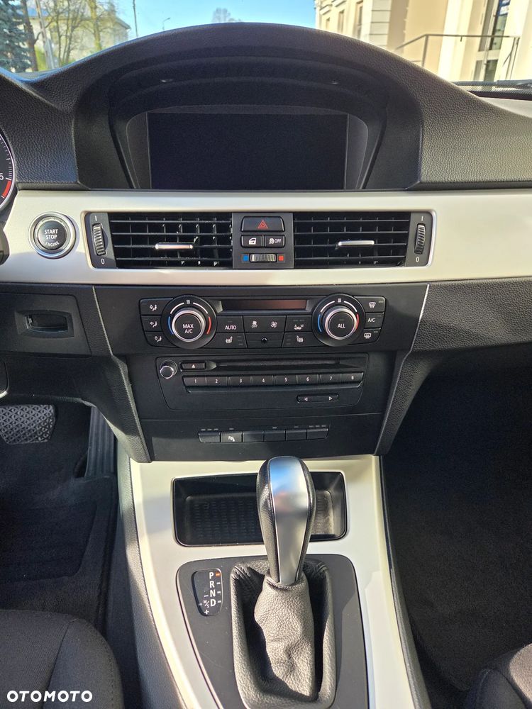 BMW Seria 3 318d DPF - 13