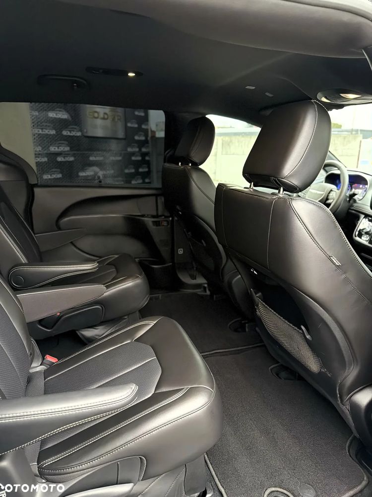 Chrysler Pacifica - 13