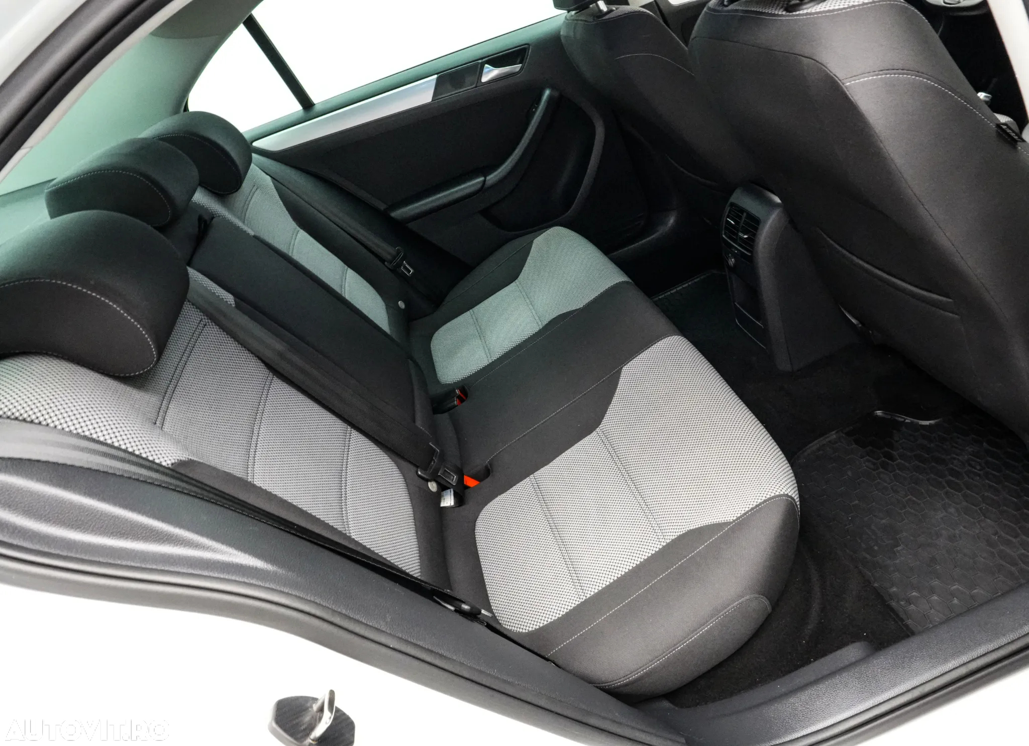 Volkswagen Jetta - 14