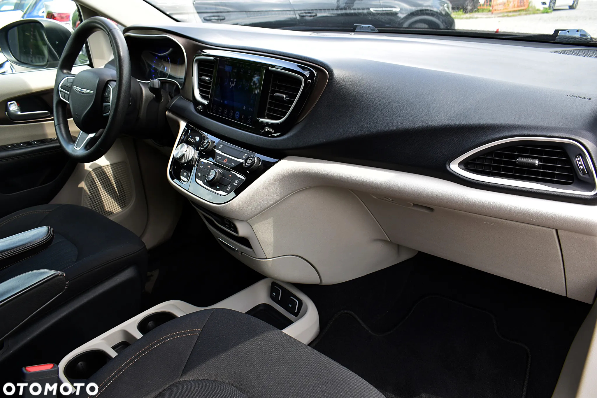 Chrysler Pacifica - 11