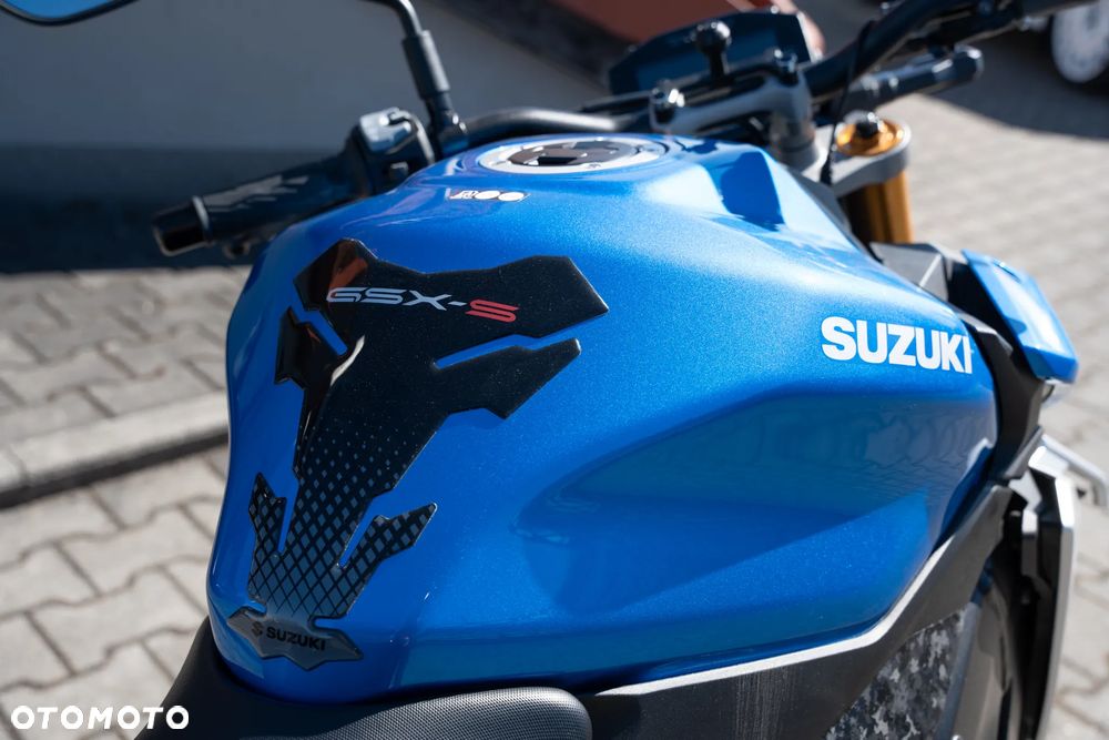 Suzuki GSX - 19