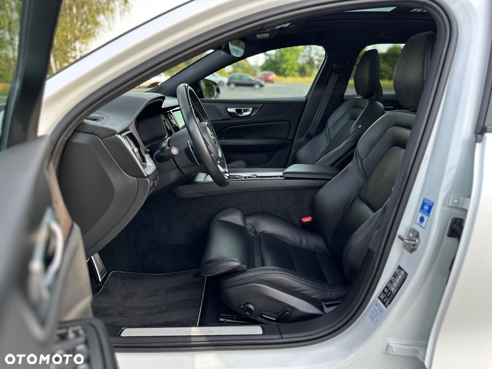 Volvo V60 D4 R-Design - 24