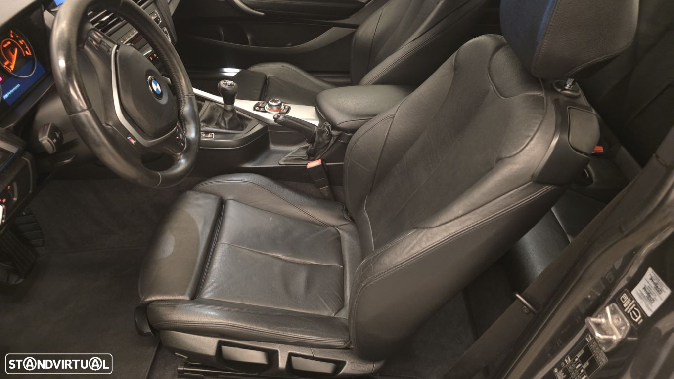 BMW 118 d Pack M - 32
