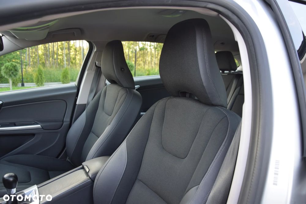 Volvo V60 D3 Momentum - 26