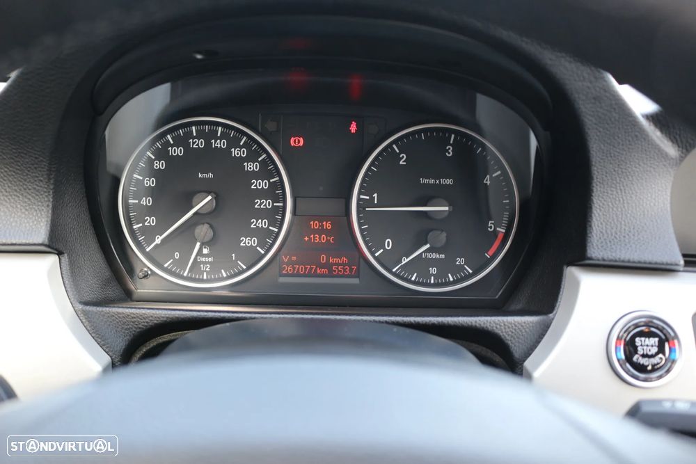 BMW 318 d Navigation Sport - 23