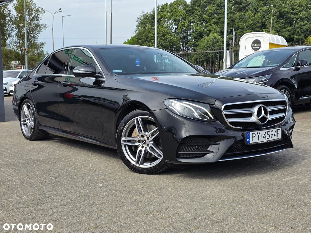 Mercedes-Benz Klasa E 200 4Matic 9G-TRONIC AMG Line - 3