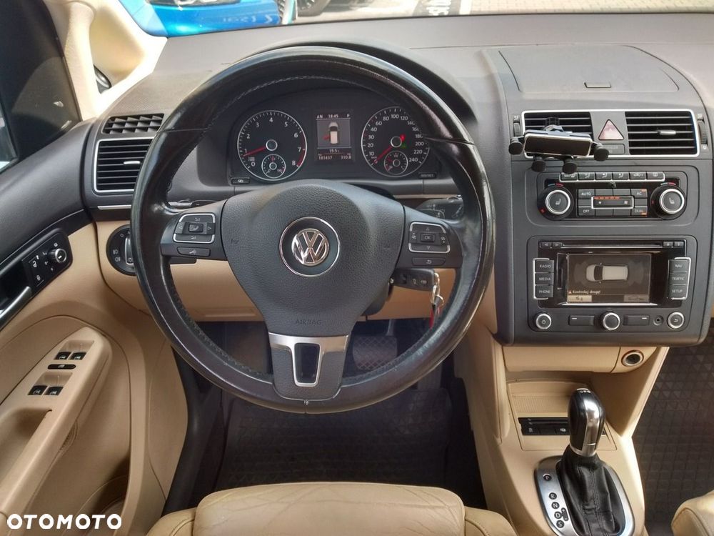 Volkswagen Touran - 10