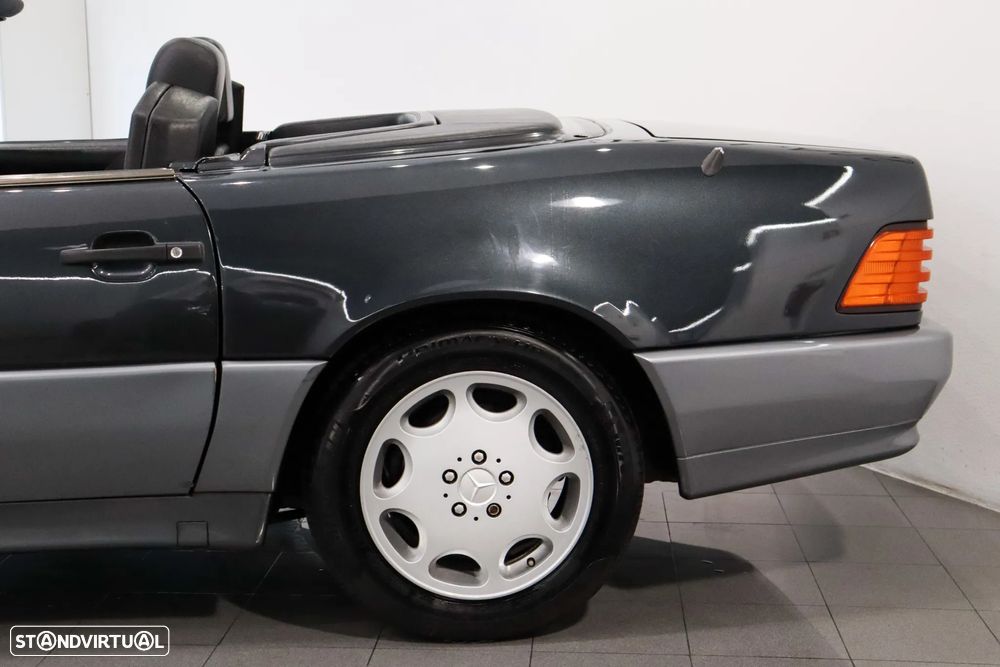 Mercedes-Benz SL 300 - 11