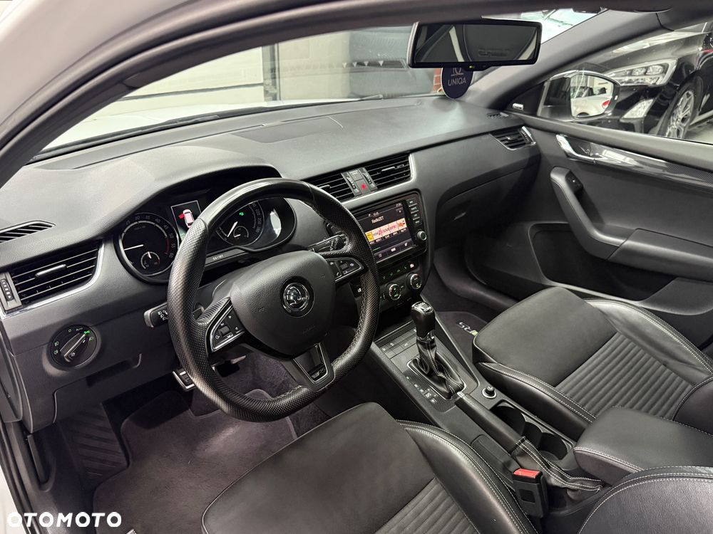 Skoda Octavia 2.0 TDI DSG RS - 22