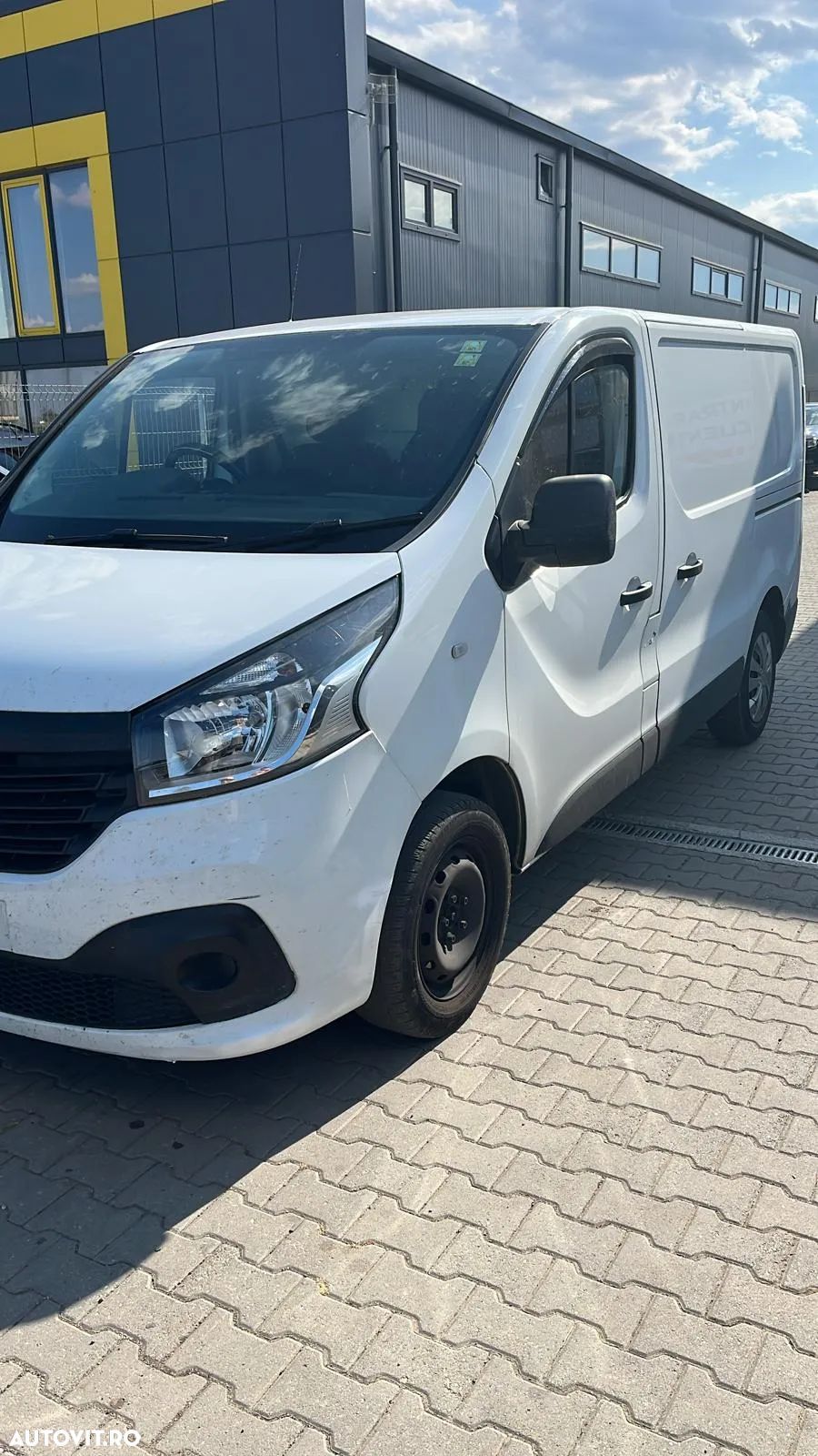 Dezmembram Renault Trafic 1.6 diesel an fabricatie 2017 - 1