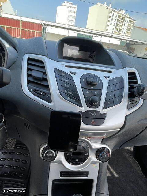 Ford Fiesta 1.25 Titanium 124g — fotografia 17