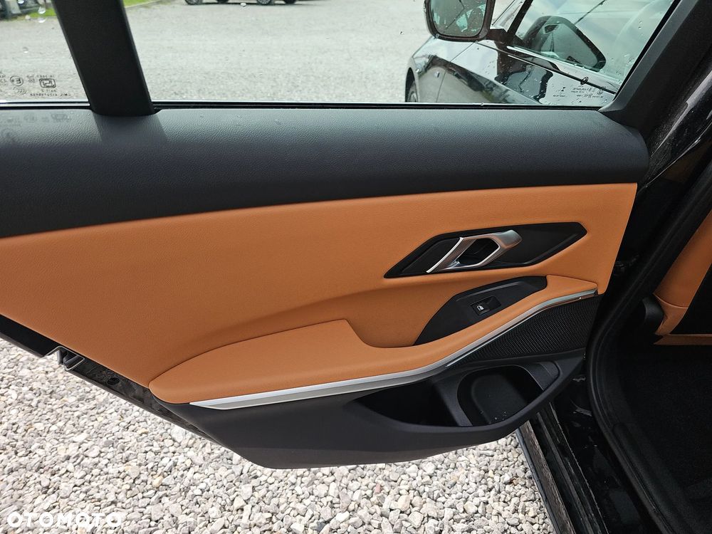 BMW Seria 3 318i M Sport - 25