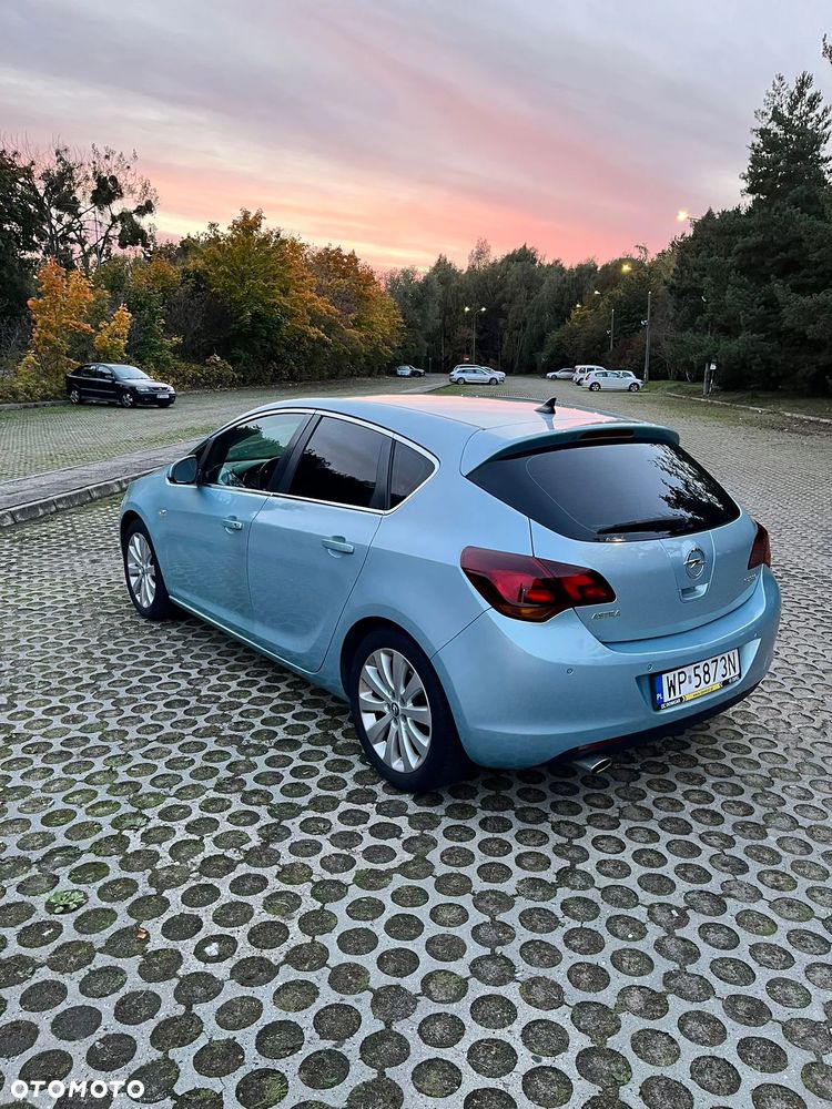 Opel Astra IV 1.4 T Cosmo - 9