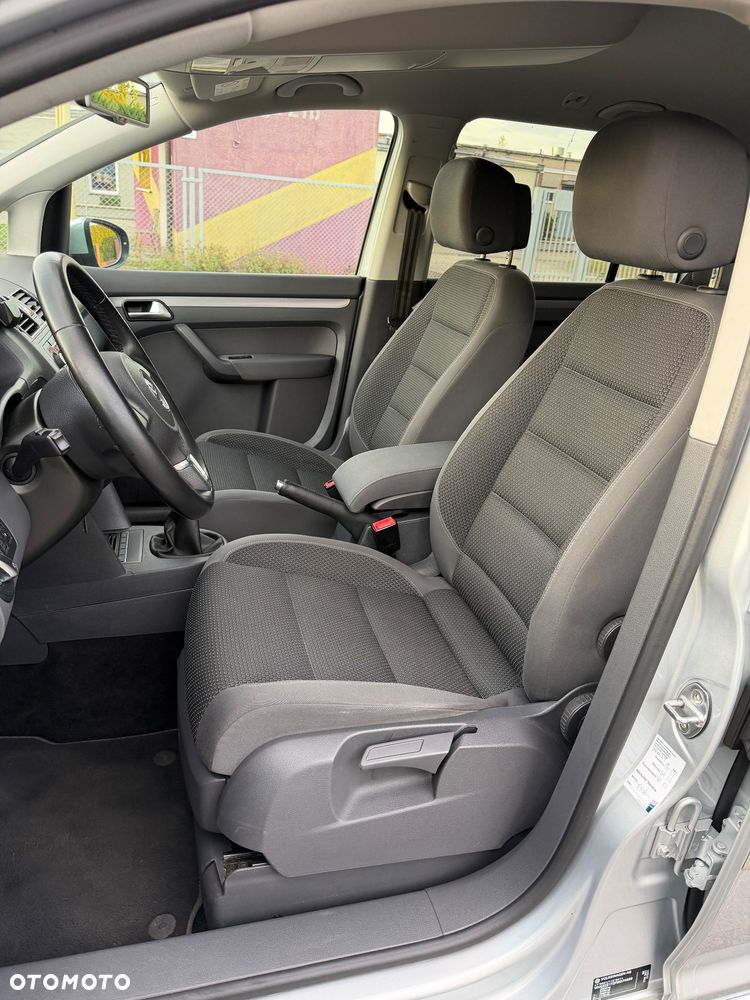 Volkswagen Touran - 18
