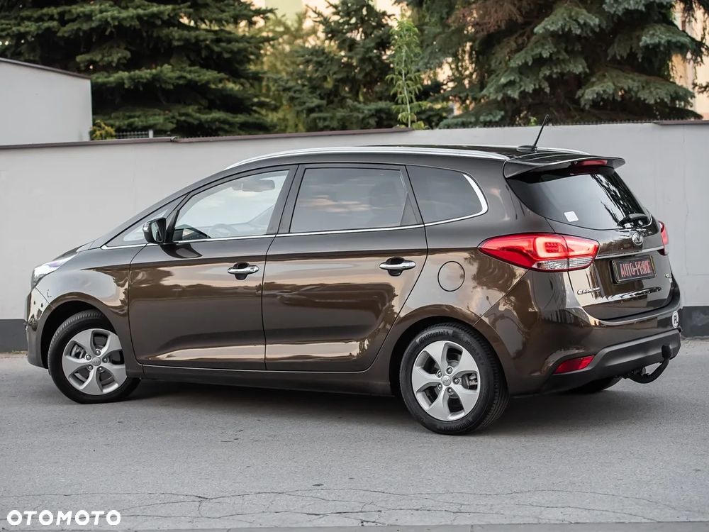 Kia Carens - 10