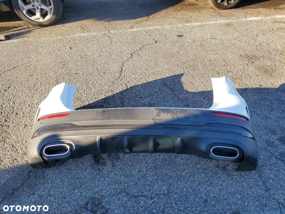 Mercedes-Benz GLA - 13