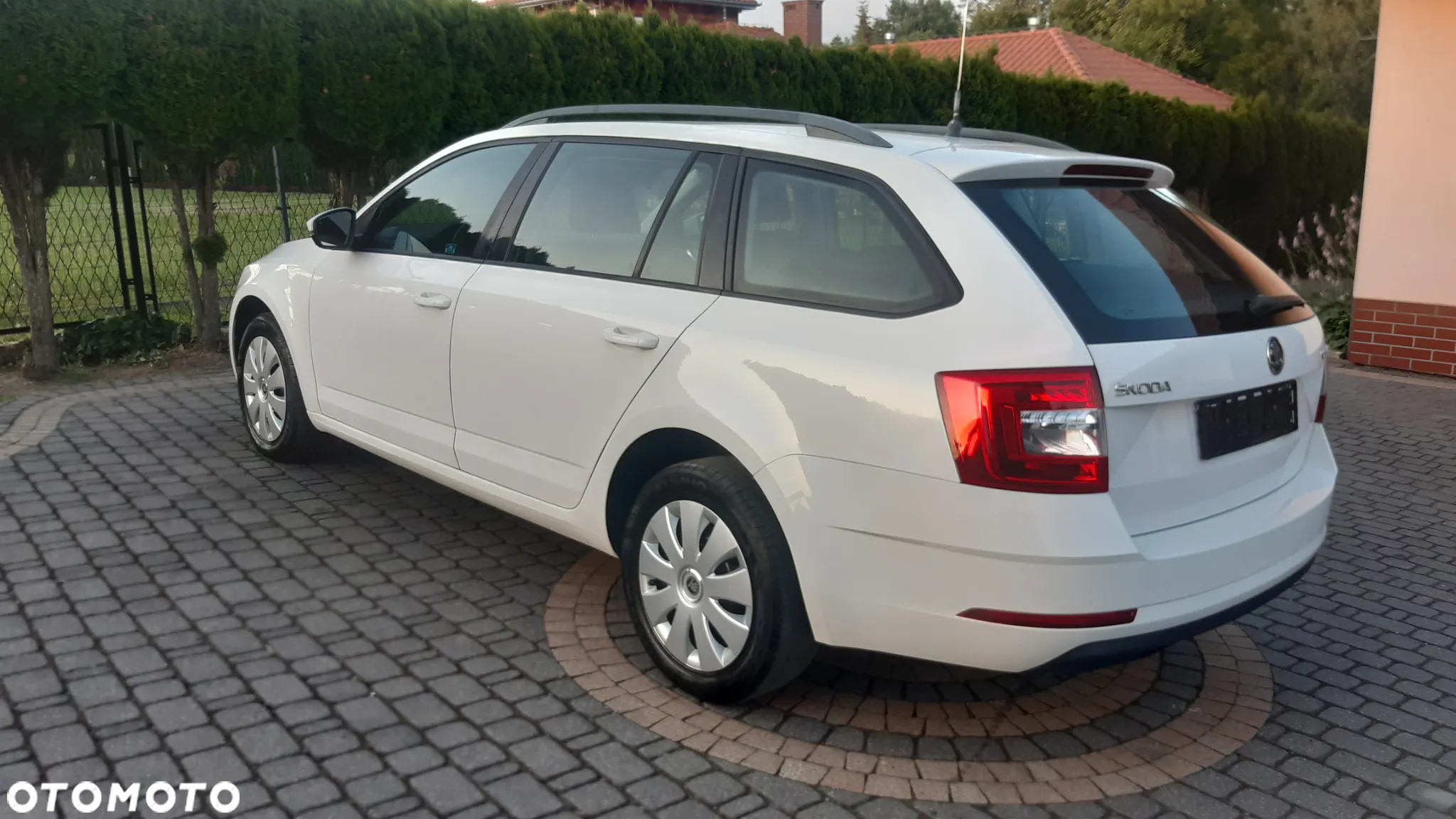 Skoda Octavia 1.6 TDI DSG Ambition - 24